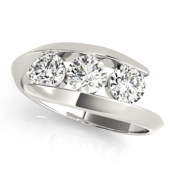 ENGAGEMENT RINGS 3 STONE ROUND