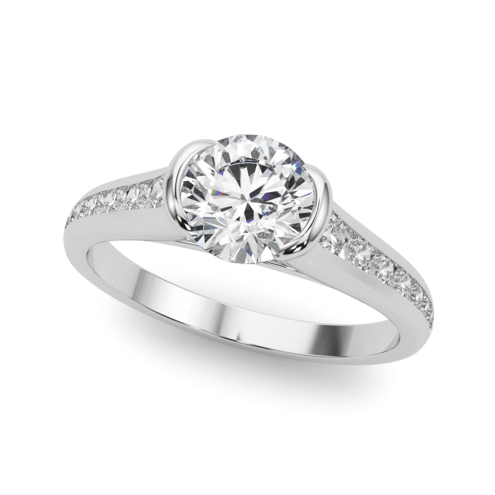 ENGAGEMENT RING ROUND CENTER