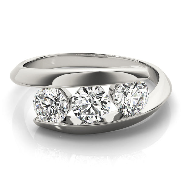 ENGAGEMENT RINGS 3 STONE ROUND