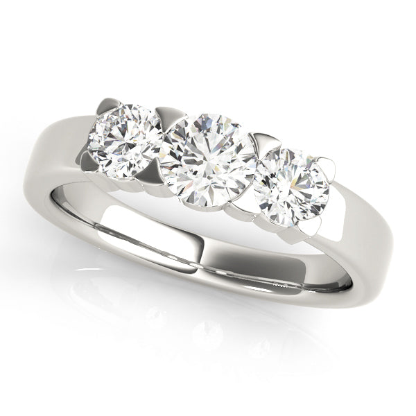 ENGAGEMENT RINGS 3 STONE ROUND